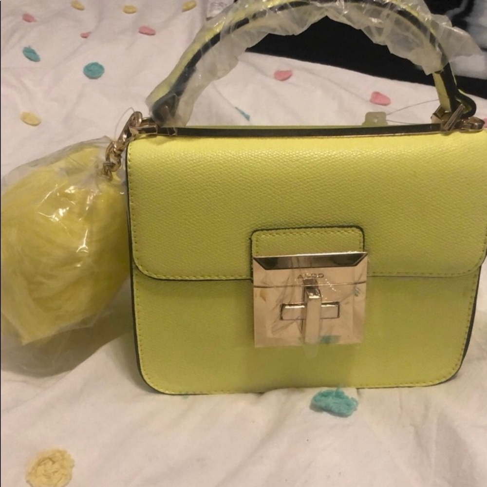 🐛 Aldo Neon Green Bag 🐛